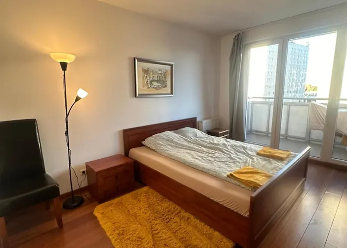 Private - Free Parking - Netflix Posen