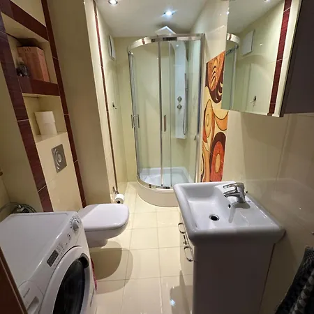 Private 1br For 4 Free Spacious Premium Parking & Netflix Apartman *