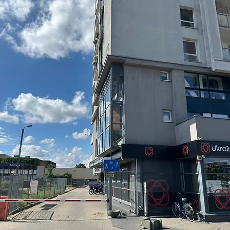 Апартаменти Private 1br For 4 Free Spacious Premium Parking & Netflix